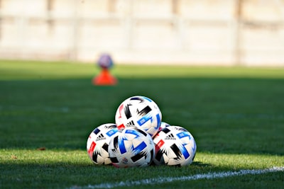 الأهلي والزمالكمواجهة كلاسيكية في الدوري المصري تلهب مشاعر الجماهير