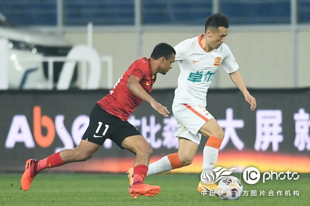 يوفنتوس ضد انتر ميلان مباشرمواجهة كلاسيكية في الدوري الإيطالي